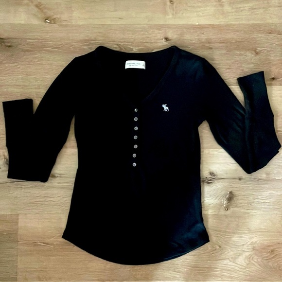 Abercrombie and Fitch black sweater - Picture 2 of 5